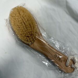 Neora Wooden Body Brush